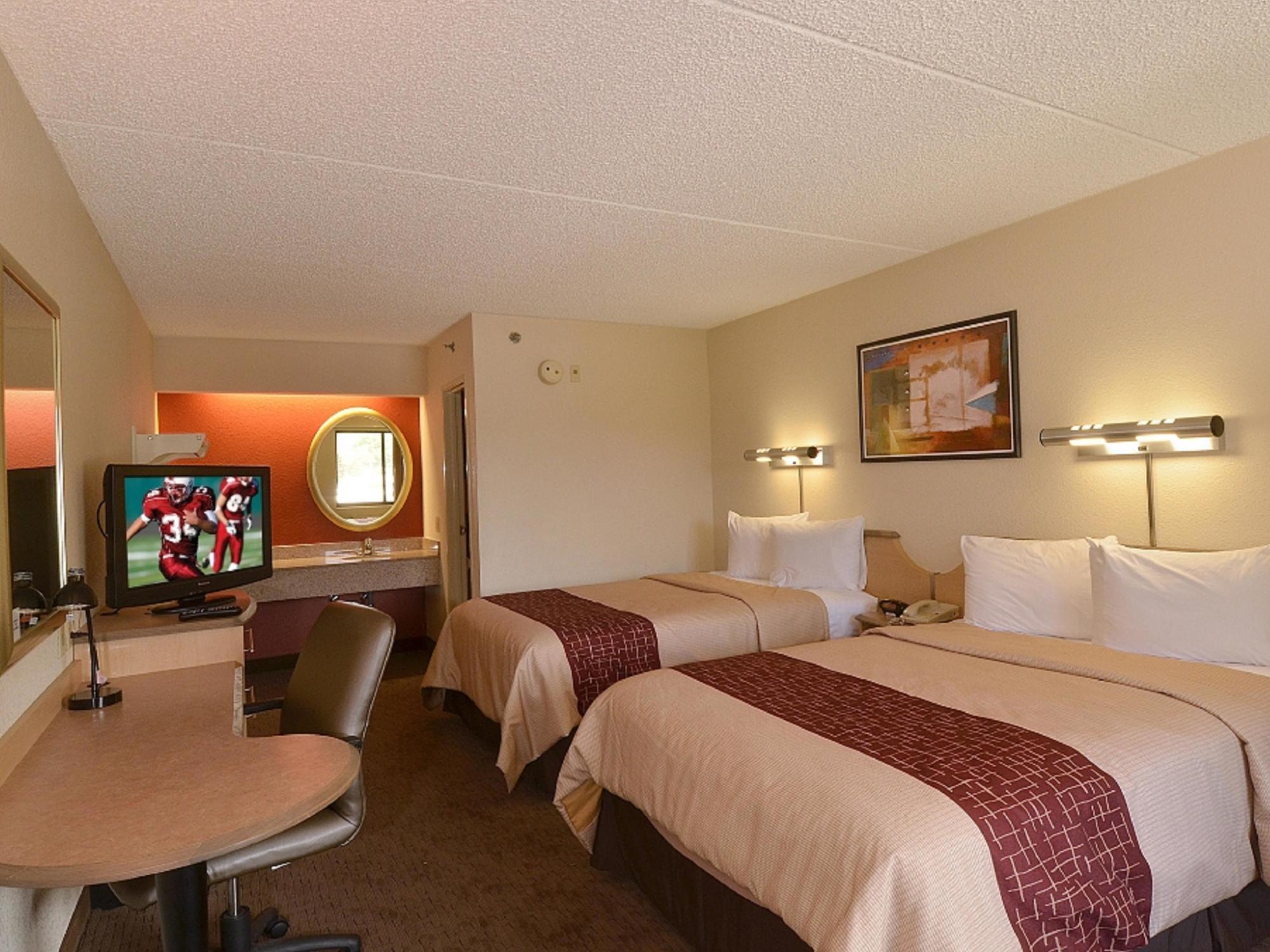 Red Roof Inn Dayton North Airport Room photo